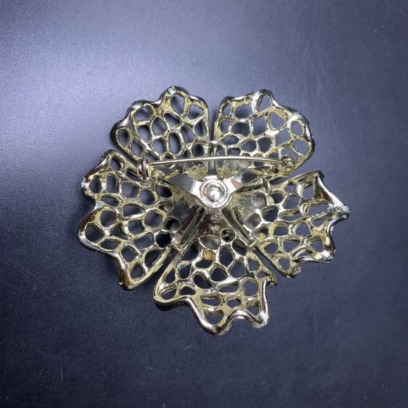 Flower Brooch Pin Cream Enamel Gold Tone Open Work Classic Vintage - Picture 5 of 8